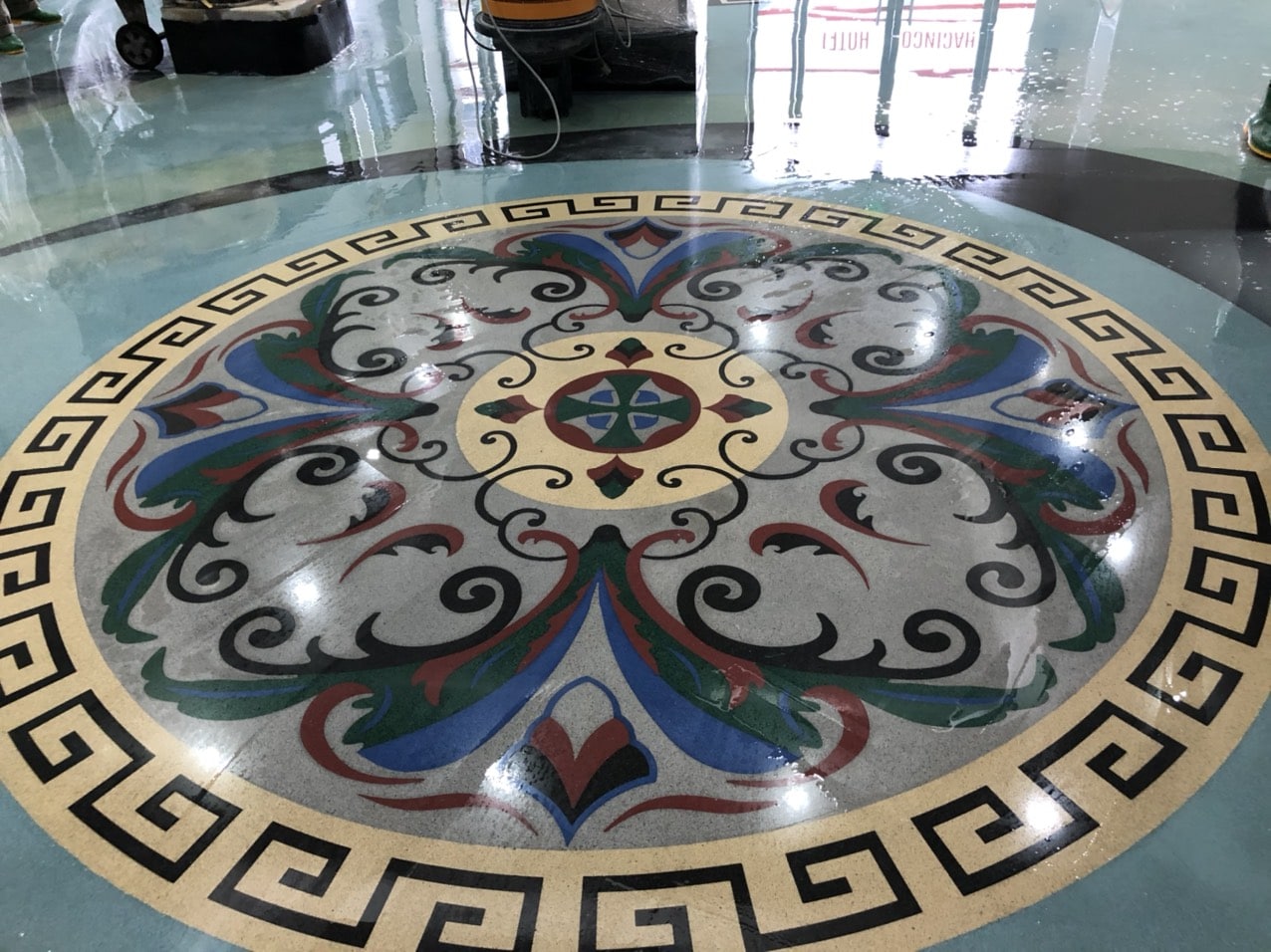 lucky-house-san-da-nghe-thuat-khach-san-hacinco